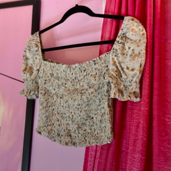 Forever 21 Eurosummer Green/Brown Floral Cropped Crinkle Blouse Women’s Medium - Picture 1 of 3